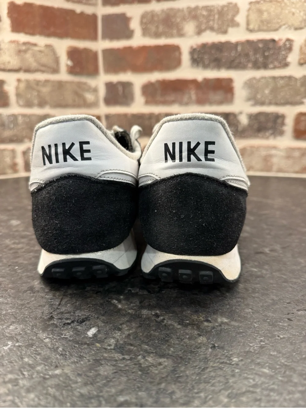 Nike Challenger Retro Low Top (Style: 725066-006) in Black and White, Sz 9